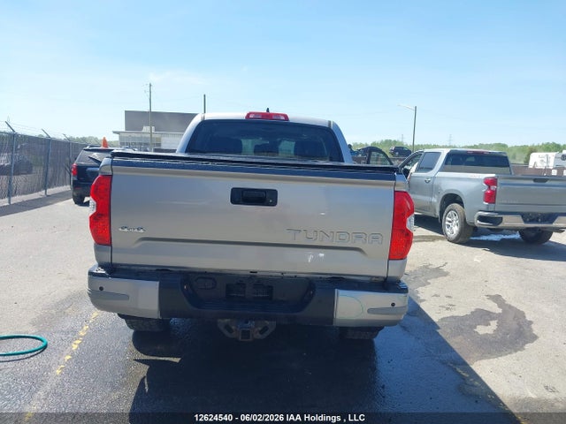 12624540 :رقم المزاد ، 5TFAY5F17MX958155 vin ، 2021 Toyota Tundra Platinum مزاد بيع