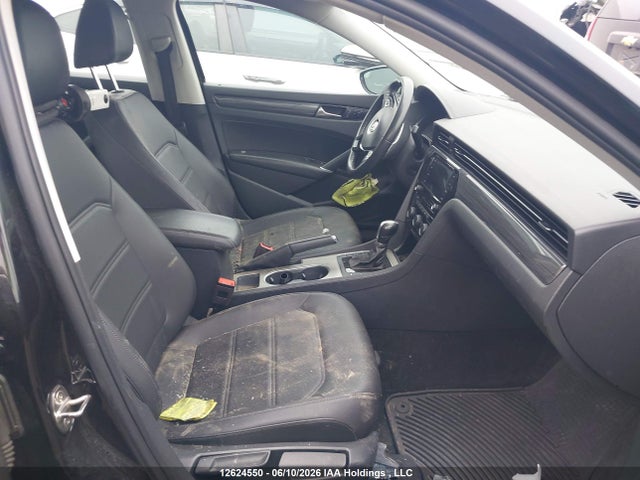 2021 Volkswagen Passat Highline მანქანა იყიდება აუქციონზე, vin: 1VWBA7A32MC005533, აუქციონის ნომერი: 12624550