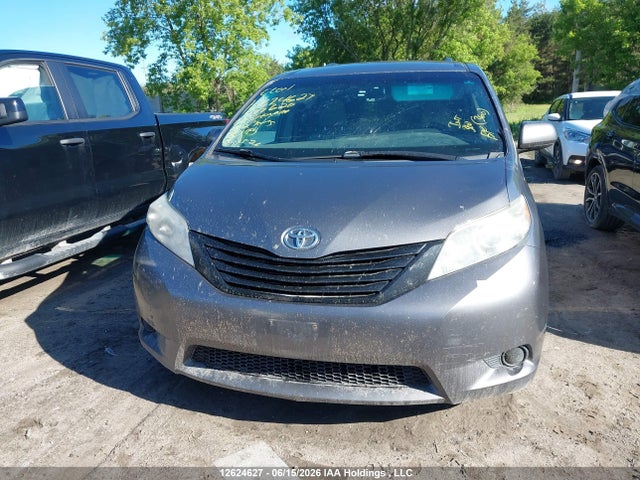5TDZZ3DC2HS877620 Toyota Sienna 7 Passenger