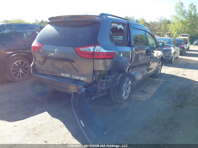 Toyota Sienna 7 Passenger 2017 5TDZZ3DC2HS877620 Image 4