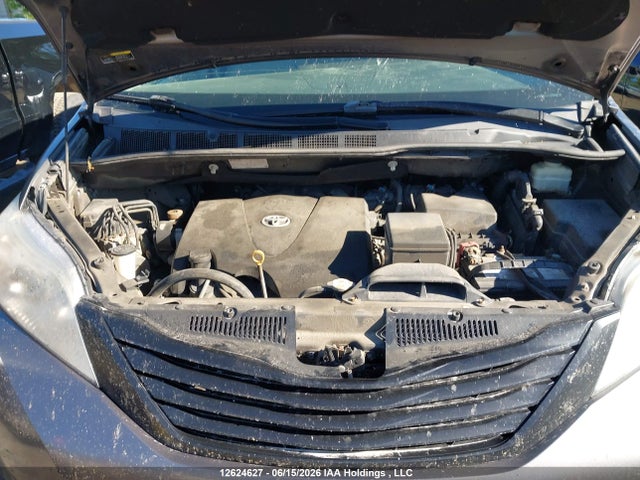 Toyota Sienna 7 Passenger 2017 5TDZZ3DC2HS877620 Image 9