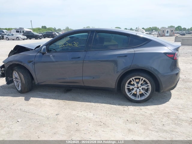 Tesla Model Y 2023 LRWYGDFD8PC221688 Image 13