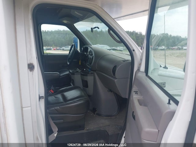 12624729 :رقم المزاد ، 1FDXE45S72HA60584 vin ، 2002 Ford E-450 Cutaway Standard مزاد بيع