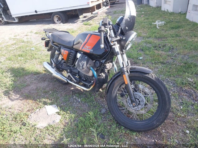 Moto Guzzi V7 Classic 2015 ZGULWUA10FM200286 zdjęcie główne