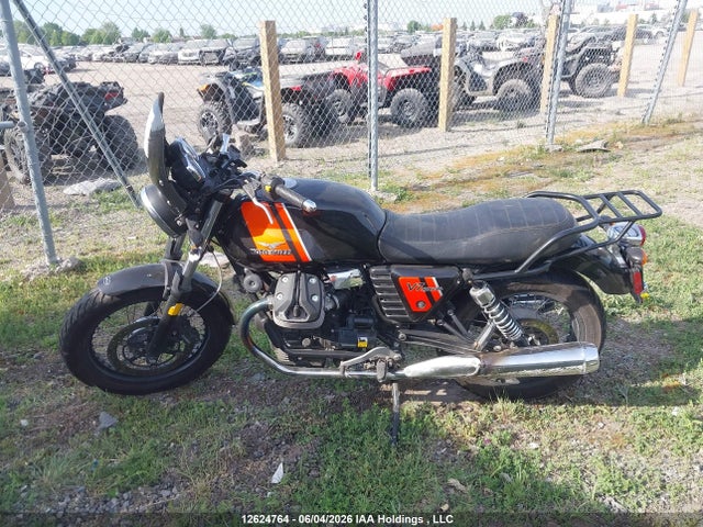 Moto Guzzi V7 Classic 2015 ZGULWUA10FM200286 Image 13