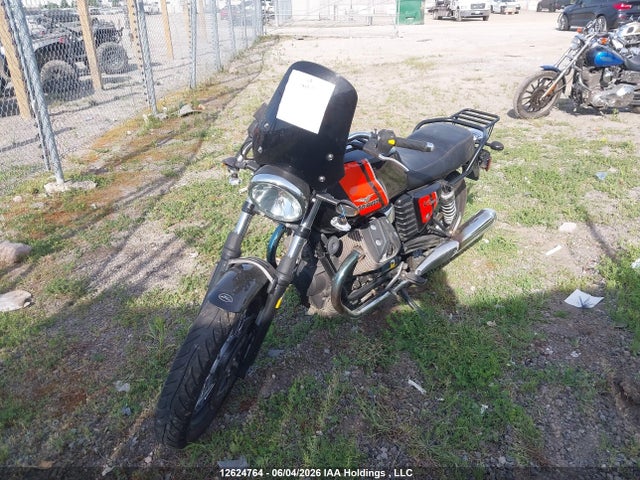 Moto Guzzi V7 Classic 2015 ZGULWUA10FM200286 Image 2