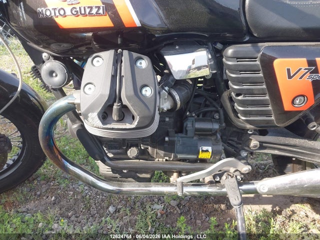 Moto Guzzi V7 Classic 2015 ZGULWUA10FM200286 Image 9