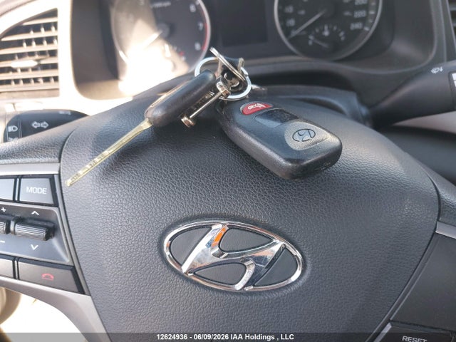 2017 Hyundai Elantra Le მანქანა იყიდება აუქციონზე, vin: 5NPD74LFXHH149003, აუქციონის ნომერი: 12624936