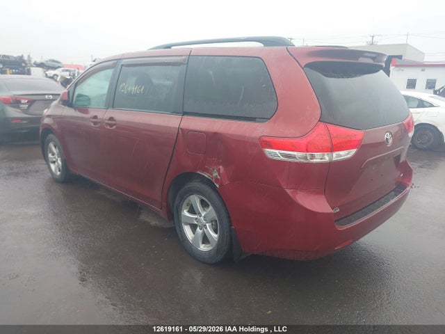 12619161 :رقم المزاد ، 5TDKA3DC0CS012341 vin ، 2012 Toyota Sienna Le مزاد بيع