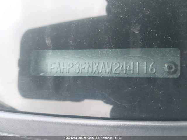 12621254 :رقم المزاد ، 1FAHP3FNXAW244116 vin ، 2010 Ford Focus Se مزاد بيع