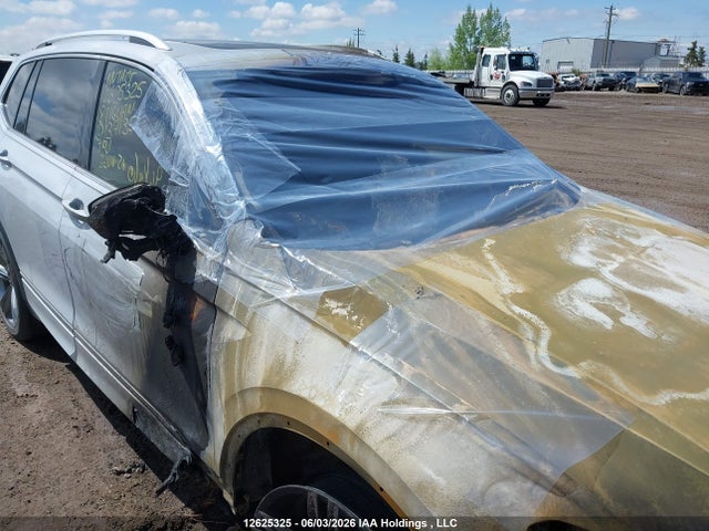 3VV4B7AX4JM137135 Volkswagen Tiguan Sel Premium