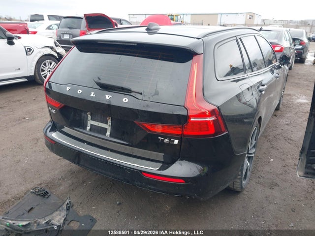 Aukcja sprzedaży 2022 Volvo V60 T6 R-design, vin: YV1A22SM7N1478809, numer aukcji: 12588501