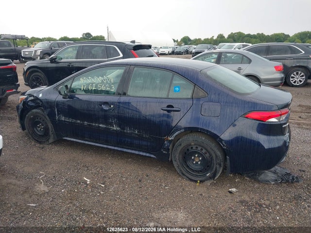 5YFBPMBE6NP351870 Toyota COROLLA LE