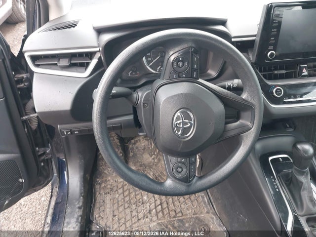 5YFBPMBE6NP351870 Toyota COROLLA LE