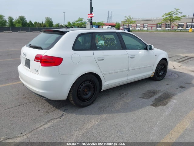 2012 Audi A3 Premium Plus მანქანა იყიდება აუქციონზე, vin: WAUMFCFM5CA143565, აუქციონის ნომერი: 12625671