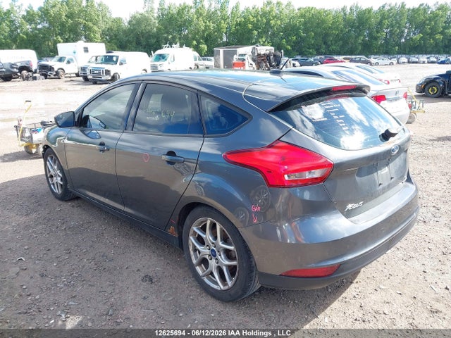 Ford FOCUS SE 2015 1FADP3K22FL211601 Image 3