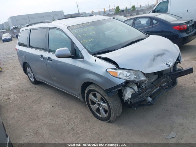 12625765 :رقم المزاد ، 5TDZK3DC6DS327108 vin ، 2013 Toyota Sienna مزاد بيع