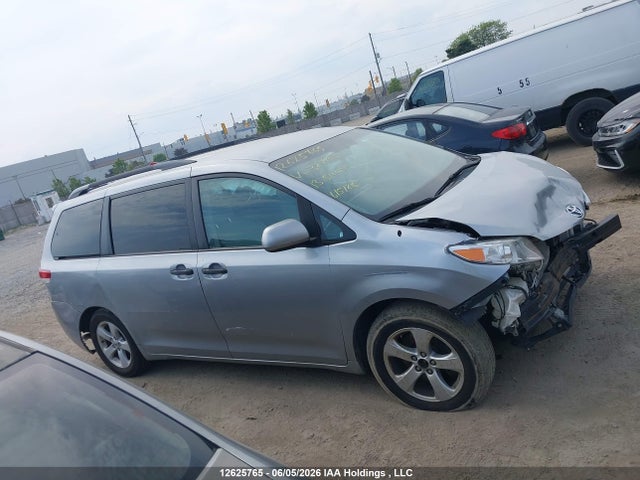 12625765 :رقم المزاد ، 5TDZK3DC6DS327108 vin ، 2013 Toyota Sienna مزاد بيع