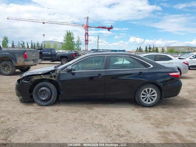 12625850 :رقم المزاد ، 4T1BF1FK4HU353430 vin ، 2017 Toyota Camry Le مزاد بيع