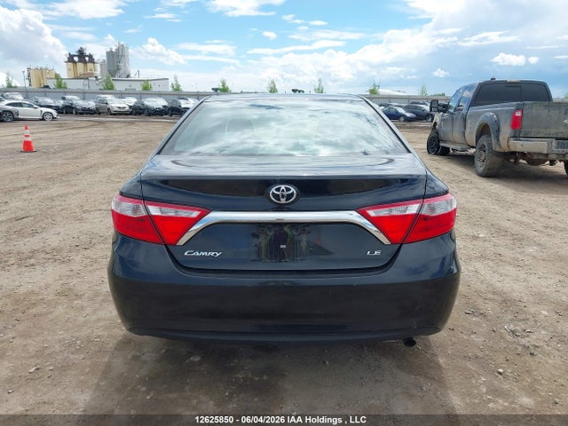 12625850 :رقم المزاد ، 4T1BF1FK4HU353430 vin ، 2017 Toyota Camry Le مزاد بيع