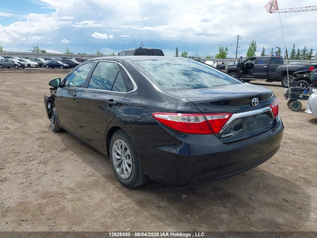 12625850 :رقم المزاد ، 4T1BF1FK4HU353430 vin ، 2017 Toyota Camry Le مزاد بيع