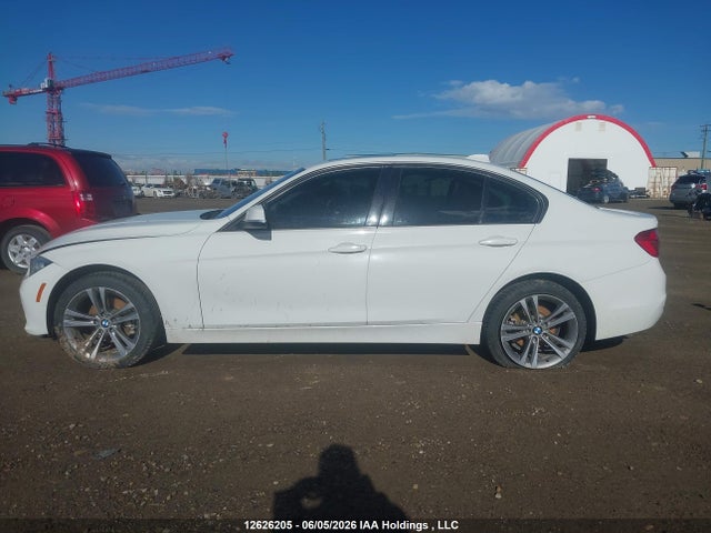 BMW 320i Xdrive 2016 WBA8A3C55GK689781 Image 14