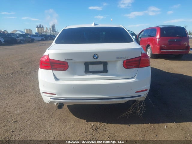 BMW 320i Xdrive 2016 WBA8A3C55GK689781 Image 16