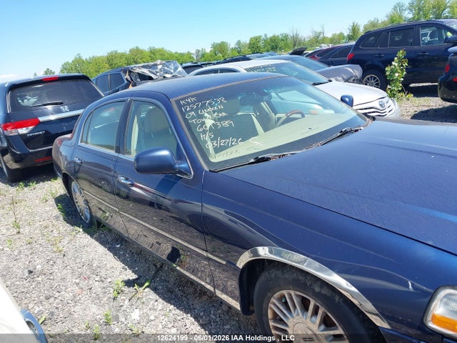Продажа на аукционе авто 2009 Lincoln Town Car Signature Limited, vin: 2LNHM82VX9X601389, номер лота: 12624199