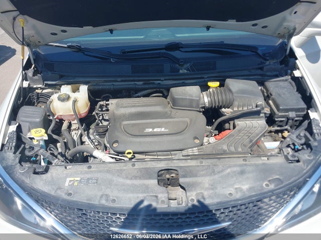 Chrysler Pacifica 2017 2C4RC1EGXHR645038 Image 10