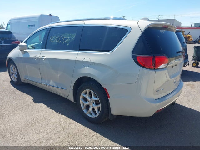 Chrysler Pacifica 2017 2C4RC1EGXHR645038 Image 3