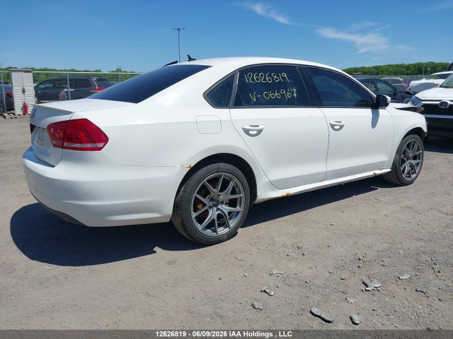 2013 Volkswagen Passat S მანქანა იყიდება აუქციონზე, vin: 1VWAH7A30DC066967, აუქციონის ნომერი: 12626819
