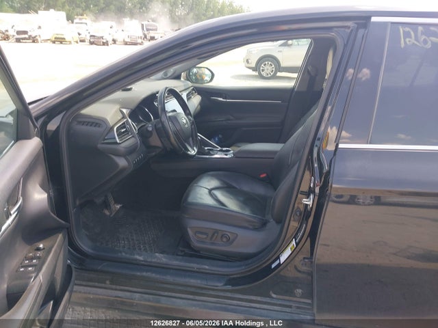12626827 :رقم المزاد ، 4T1B21HK8LU522950 vin ، 2020 Toyota Camry Xle/se مزاد بيع