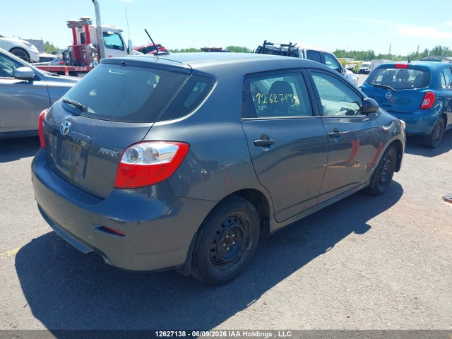 12627138 :رقم المزاد ، 2T1KU4EE0CC818749 vin ، 2012 Toyota Matrix مزاد بيع