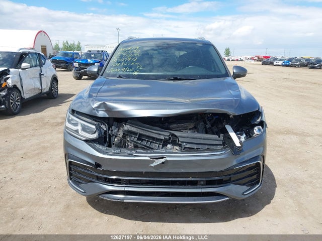 Продаж на аукціоні авто 2022 Volkswagen Tiguan Highline R-line, vin: 3VV4B7AXXNM057473, номер лоту: 12627197