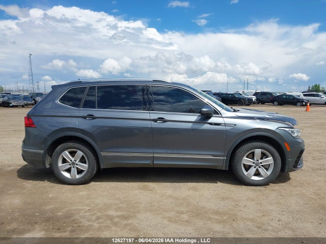 Продаж на аукціоні авто 2022 Volkswagen Tiguan Highline R-line, vin: 3VV4B7AXXNM057473, номер лоту: 12627197