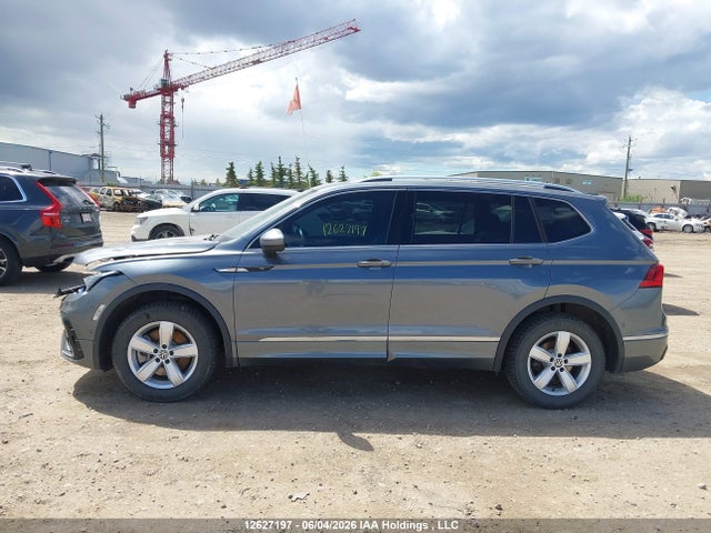 Продаж на аукціоні авто 2022 Volkswagen Tiguan Highline R-line, vin: 3VV4B7AXXNM057473, номер лоту: 12627197