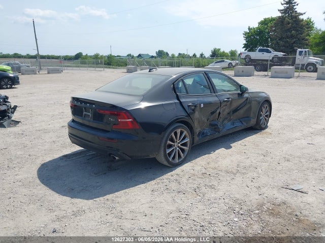 Volvo S60 2019 7JRA22TK6KG005058 Image 4