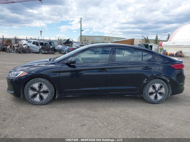12627425 :رقم المزاد ، 5NPD74LF6HH131002 vin ، 2017 Hyundai Elantra Le مزاد بيع