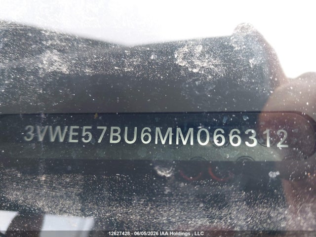 12627428 :رقم المزاد ، 3VWE57BU6MM066312 vin ، 2021 Volkswagen Jetta Highline مزاد بيع