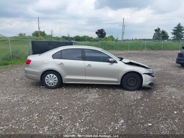 12627473 :رقم المزاد ، 3VW2K7AJ7EM270881 vin ، 2014 Volkswagen Jetta 2.0l Trendline+ مزاد بيع