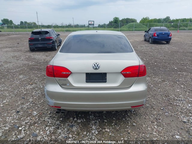 12627473 :رقم المزاد ، 3VW2K7AJ7EM270881 vin ، 2014 Volkswagen Jetta 2.0l Trendline+ مزاد بيع