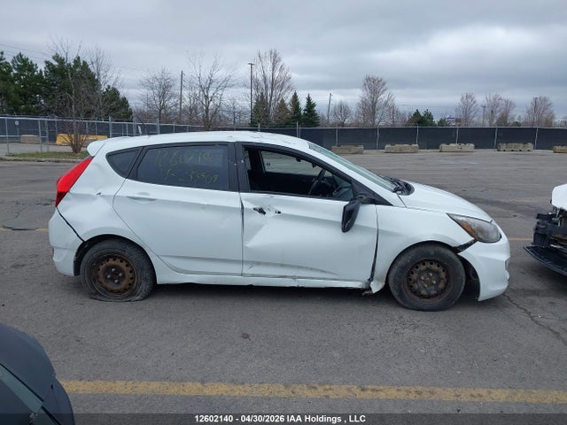 12602140 :رقم المزاد ، KMHCT5AE0FU233904 vin ، 2015 Hyundai Accent Gl مزاد بيع