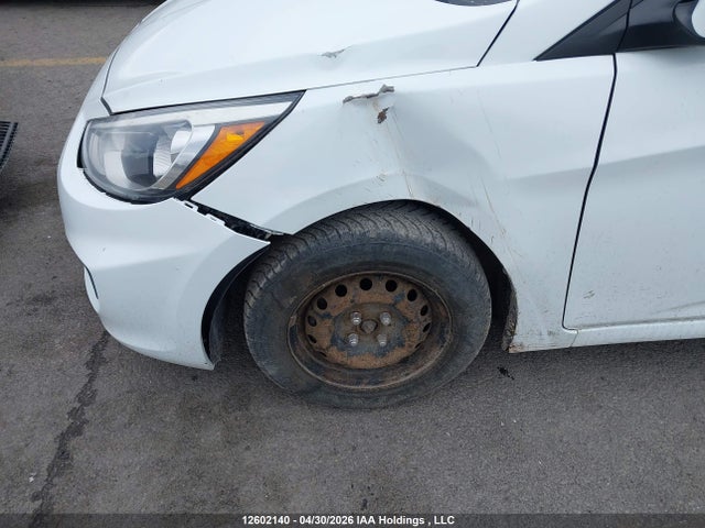 12602140 :رقم المزاد ، KMHCT5AE0FU233904 vin ، 2015 Hyundai Accent Gl مزاد بيع