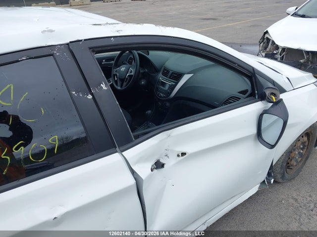12602140 :رقم المزاد ، KMHCT5AE0FU233904 vin ، 2015 Hyundai Accent Gl مزاد بيع