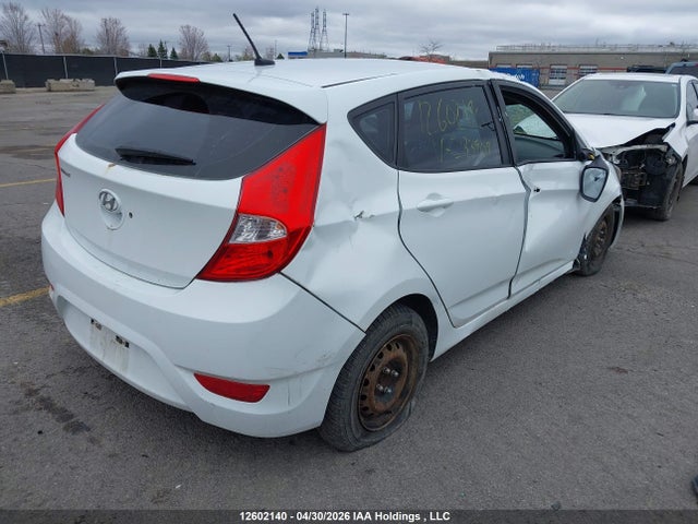 12602140 :رقم المزاد ، KMHCT5AE0FU233904 vin ، 2015 Hyundai Accent Gl مزاد بيع