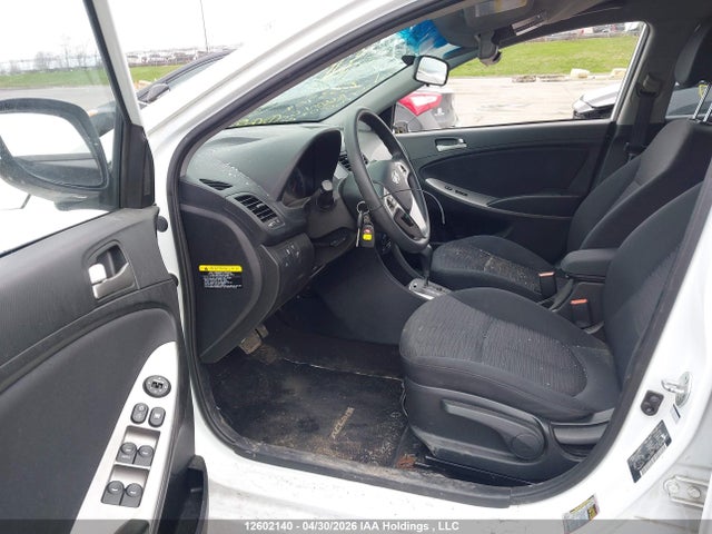 12602140 :رقم المزاد ، KMHCT5AE0FU233904 vin ، 2015 Hyundai Accent Gl مزاد بيع