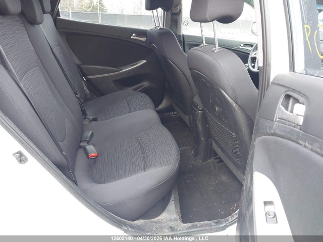 12602140 :رقم المزاد ، KMHCT5AE0FU233904 vin ، 2015 Hyundai Accent Gl مزاد بيع