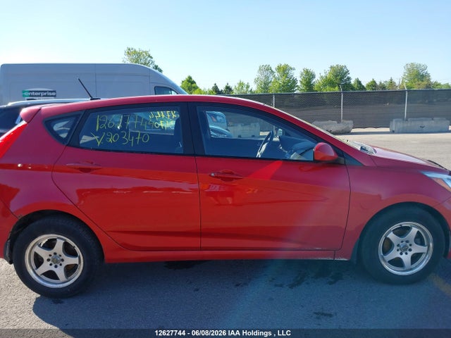 12627744 :رقم المزاد ، KMHCT5AE8FU203470 vin ، 2015 Hyundai Accent Se مزاد بيع