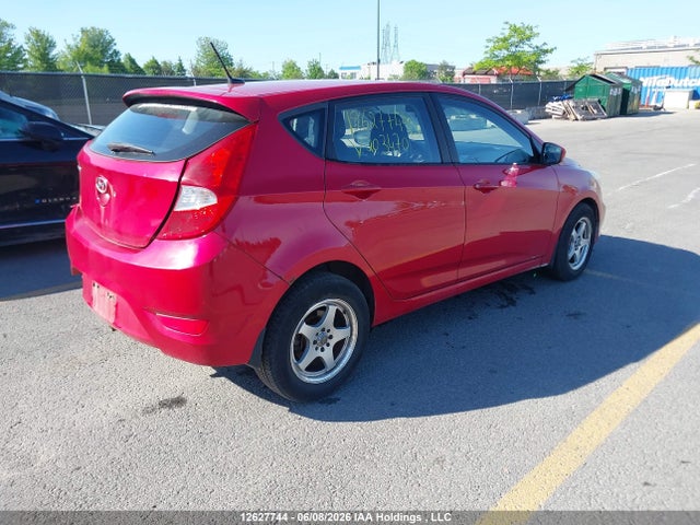 12627744 :رقم المزاد ، KMHCT5AE8FU203470 vin ، 2015 Hyundai Accent Se مزاد بيع