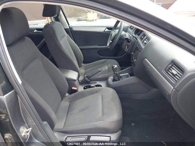 2015 Volkswagen Jetta 2.0l Trendline/2.0l Trendline+ მანქანა იყიდება აუქციონზე, vin: 3VW1K7AJ9FM255313, აუქციონის ნომერი: 12627801